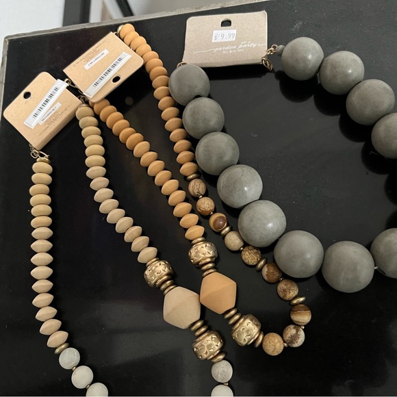 Beautiful jewelry all kinds assorted!! Pick any 4 $25 - Picture 7 of 14